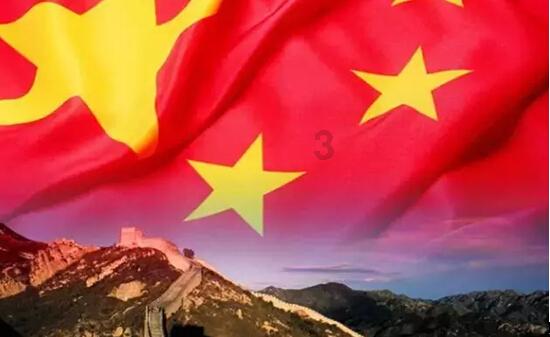 歌手CL牛仔造型现身巴黎时装周，她有在时尚圈发展的潜力吗？游戏画面